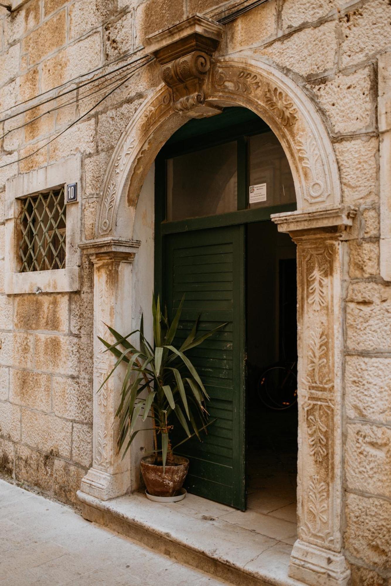City Center Apartment Dvor Kalalarga Μακάρσκα Εξωτερικό φωτογραφία