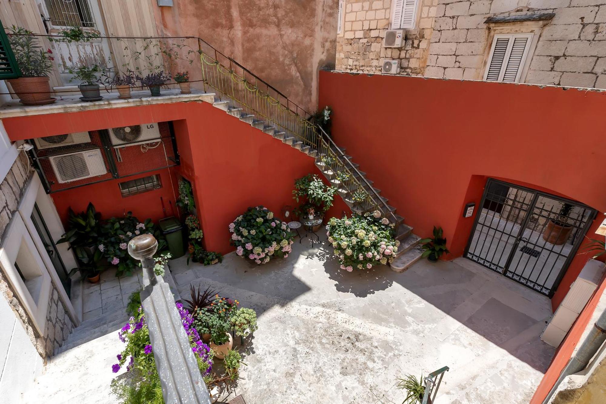 City Center Apartment Dvor Kalalarga Μακάρσκα Εξωτερικό φωτογραφία